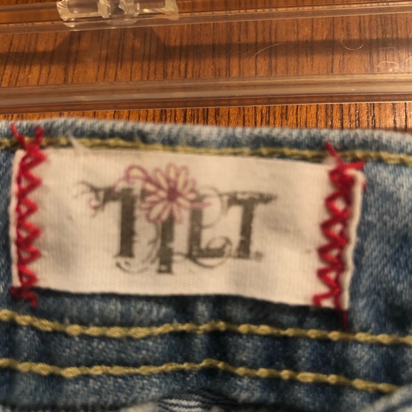 Tilt brand denim shorts. Juniors size 1. Barely worn. Excellent condition. - Picture 3 of 7
